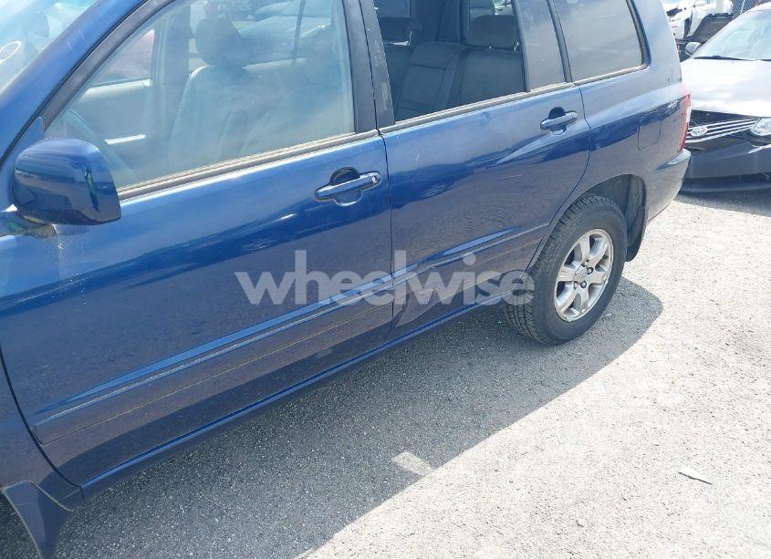 Photo 6 of 2005 Toyota Highlander V6 (VIN JTEDP21A750088922)