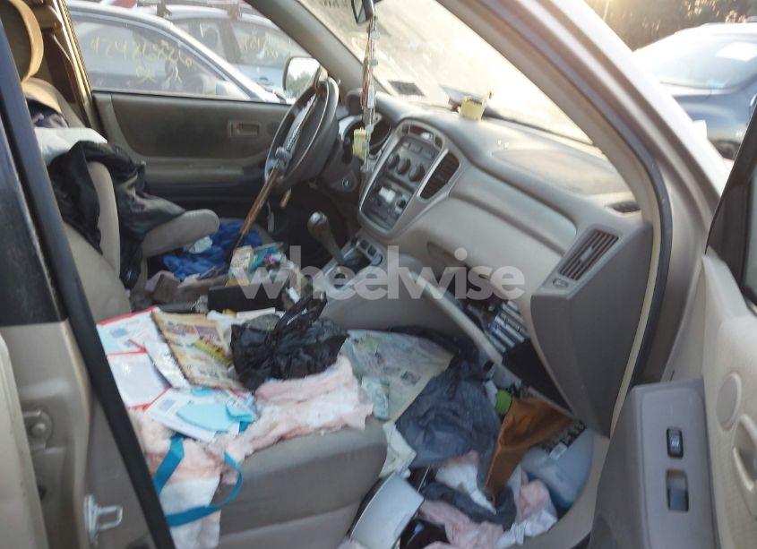 Photo 5 of 2005 Toyota Highlander V6 (VIN JTEDP21A950086928)