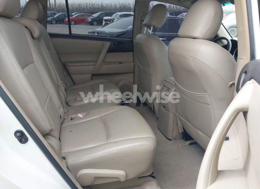 Photo 8 of 2008 Toyota Highlander (VIN JTEDS41AX82008287)