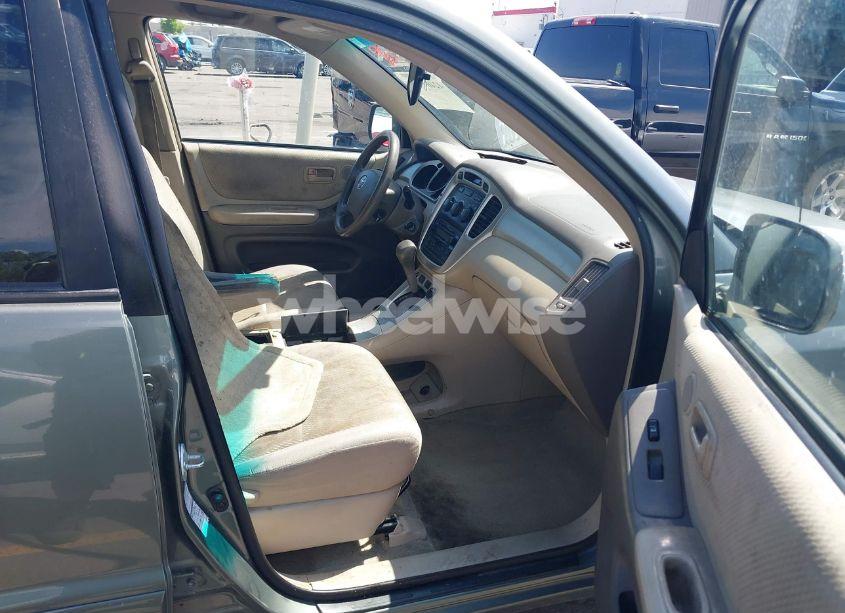 Photo 5 of 2005 Toyota Highlander V6 (VIN JTEEP21A050089656)