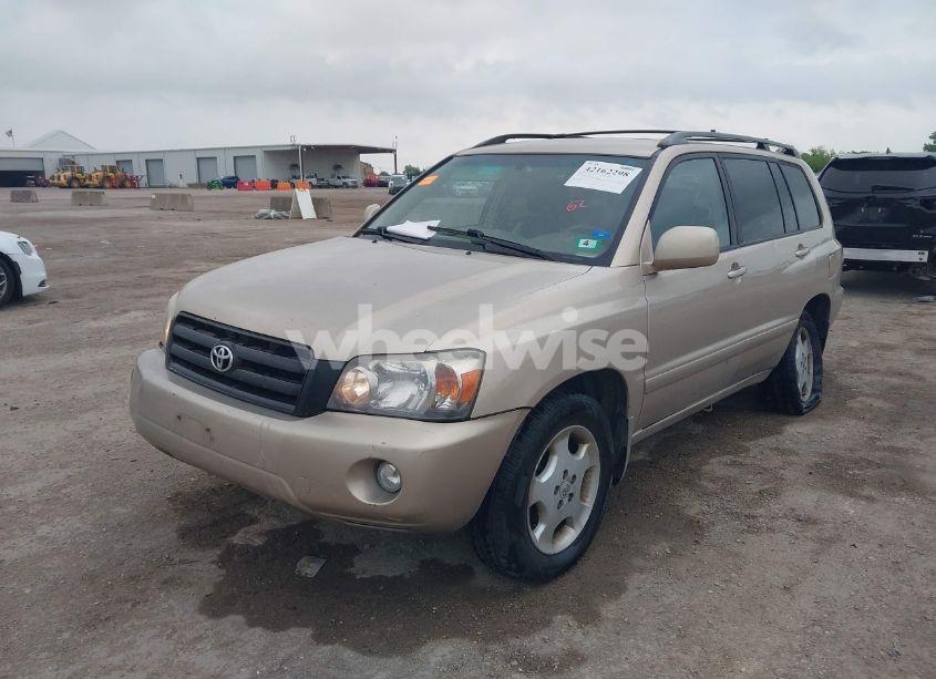 Photo 2 of 2005 Toyota Highlander V6 (VIN JTEEP21A050116449)