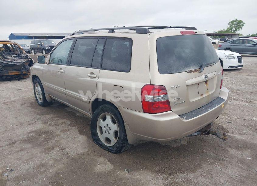 Photo 3 of 2005 Toyota Highlander V6 (VIN JTEEP21A050116449)