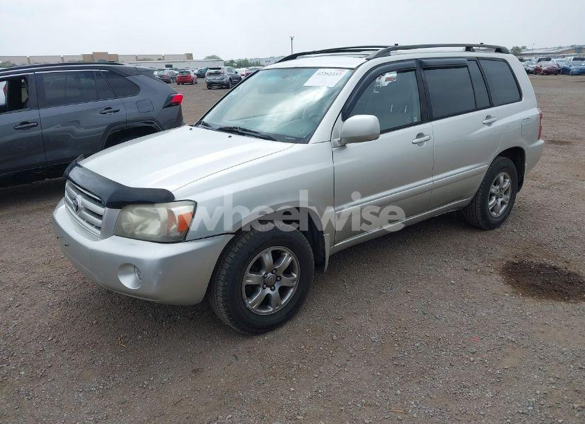 Photo 2 of 2005 Toyota Highlander V6 (VIN JTEEP21A050123515)