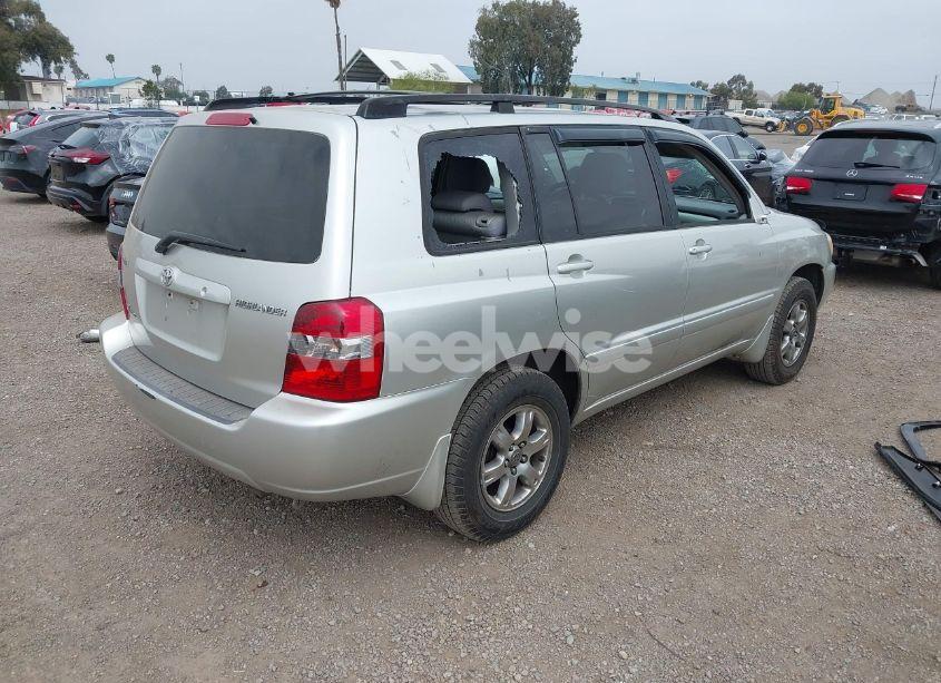 Photo 4 of 2005 Toyota Highlander V6 (VIN JTEEP21A050123515)
