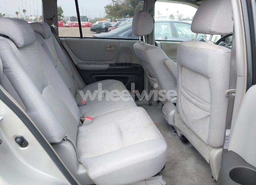 Photo 8 of 2005 Toyota Highlander V6 (VIN JTEEP21A050123515)