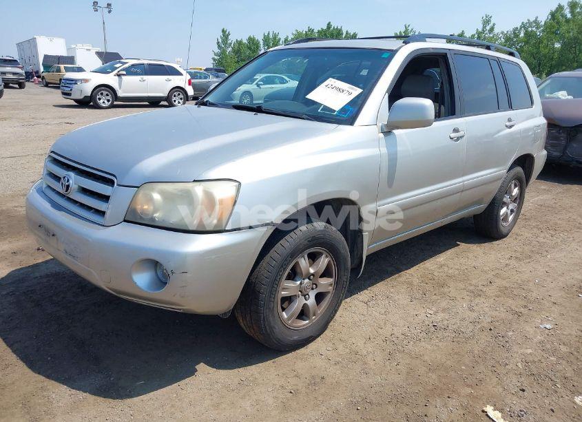 Photo 2 of 2005 Toyota Highlander V6 (VIN JTEEP21A050135194)