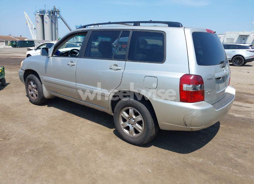 Photo 3 of 2005 Toyota Highlander V6 (VIN JTEEP21A050135194)