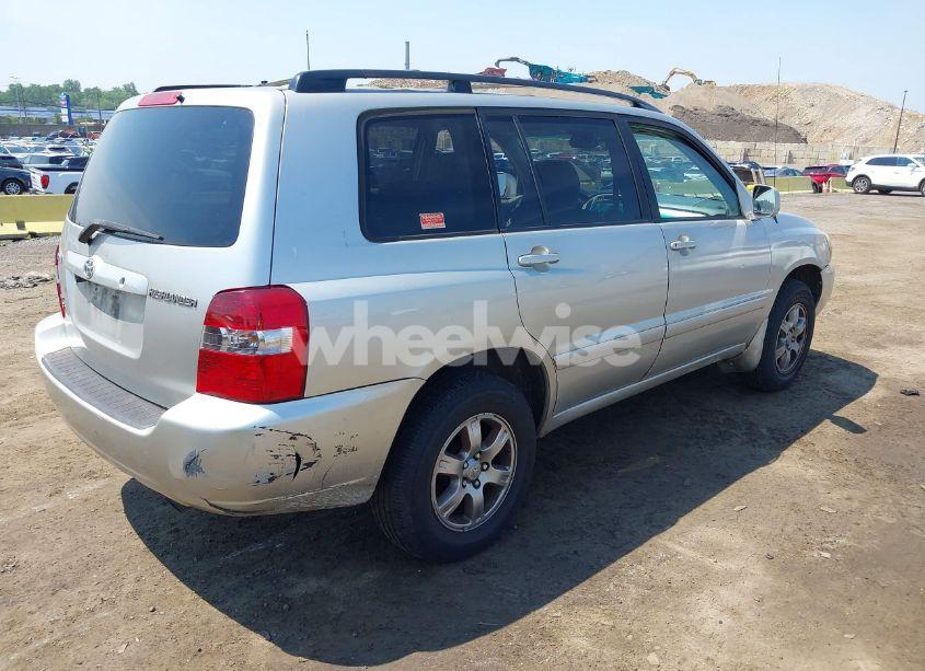 Photo 4 of 2005 Toyota Highlander V6 (VIN JTEEP21A050135194)
