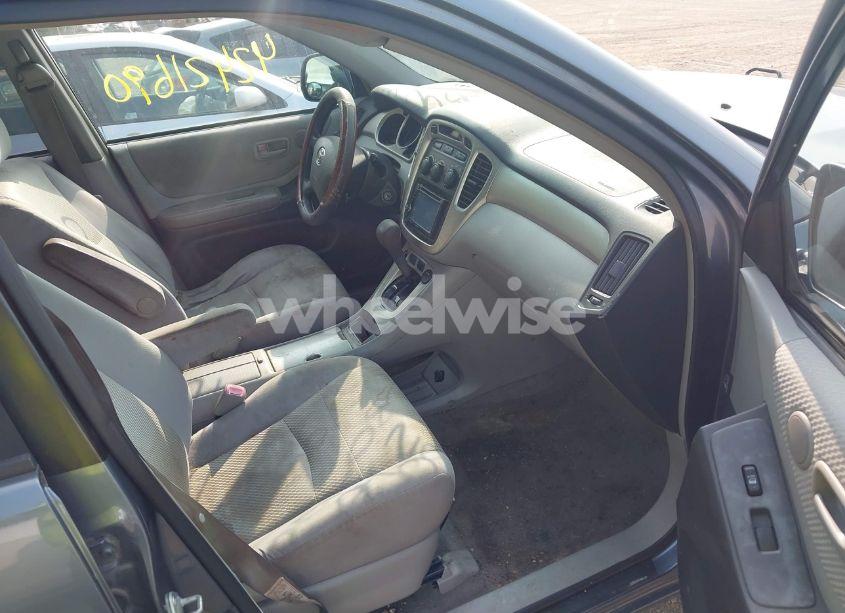 Photo 5 of 2005 Toyota Highlander V6 (VIN JTEEP21A150084868)