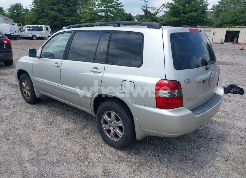 Photo 3 of 2005 Toyota Highlander V6 (VIN JTEEP21A150088886)