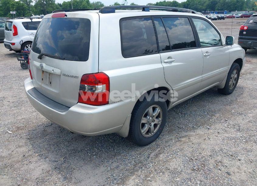 Photo 4 of 2005 Toyota Highlander V6 (VIN JTEEP21A150088886)