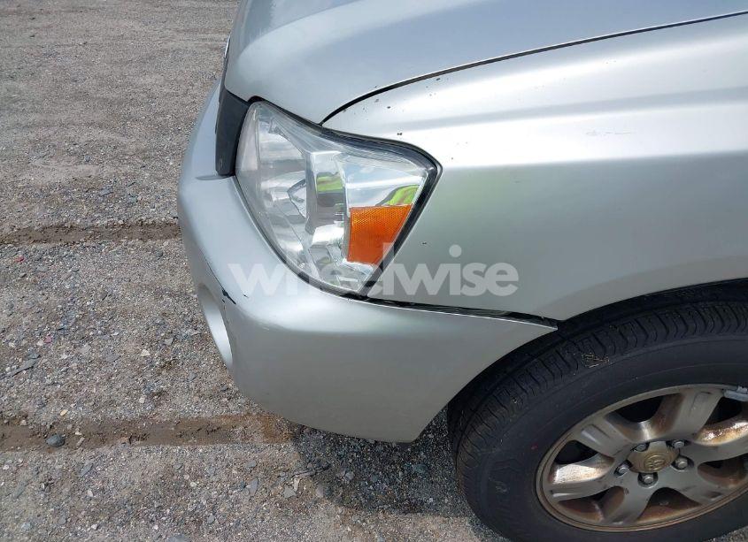 Photo 6 of 2005 Toyota Highlander V6 (VIN JTEEP21A150088886)