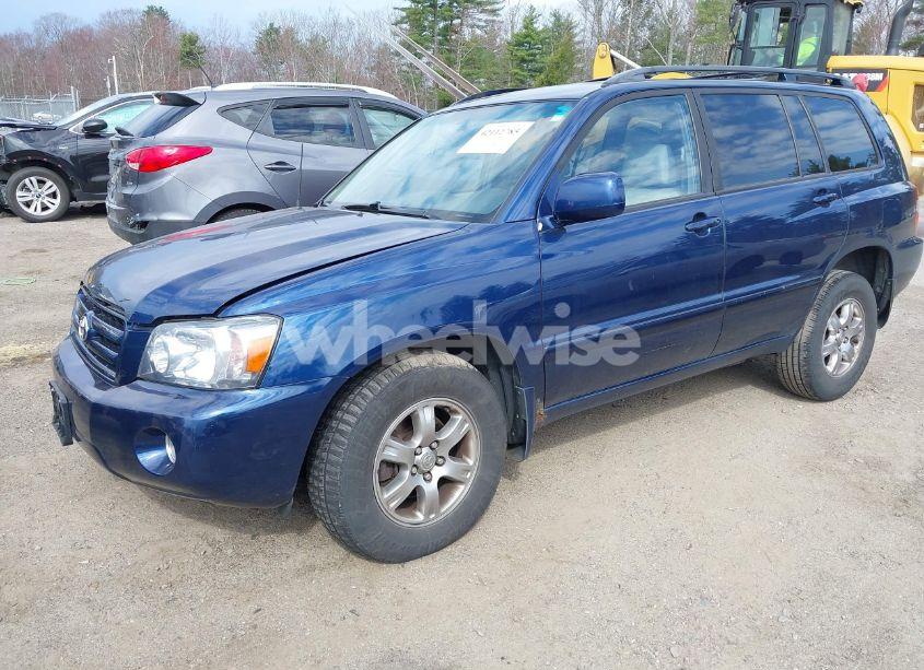 Photo 2 of 2005 Toyota Highlander V6 (VIN JTEEP21A150107517)