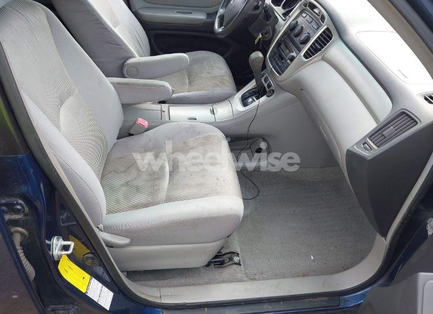 Photo 5 of 2005 Toyota Highlander V6 (VIN JTEEP21A150107517)