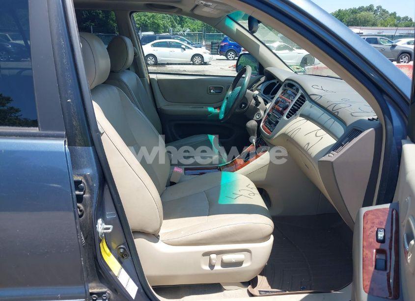 Photo 5 of 2005 Toyota Highlander LIMITED V6 (VIN JTEEP21A150128397)