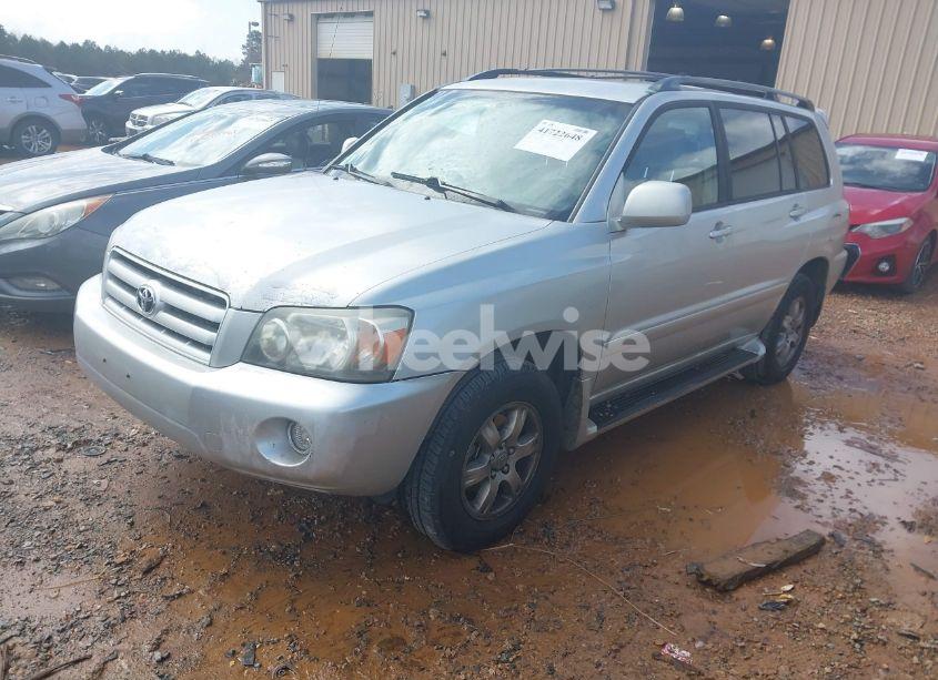 Photo 2 of 2005 Toyota Highlander V6 (VIN JTEEP21A150134006)