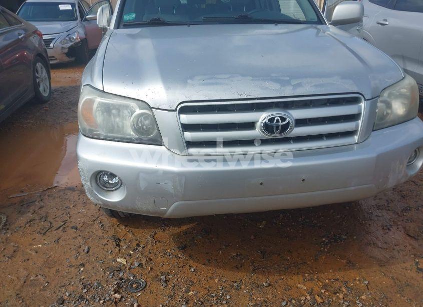 Photo 6 of 2005 Toyota Highlander V6 (VIN JTEEP21A150134006)