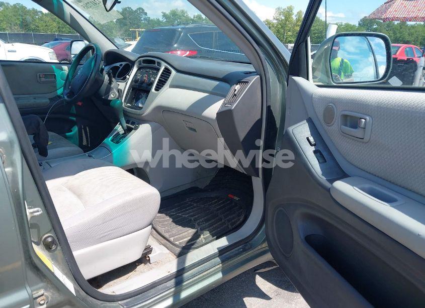 Photo 5 of 2005 Toyota Highlander V6 (VIN JTEEP21A350128479)