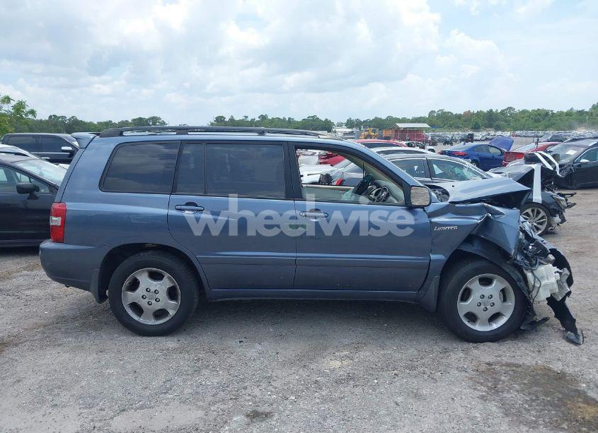 Photo 13 of 2005 Toyota Highlander LIMITED V6 (VIN JTEEP21A350128885)