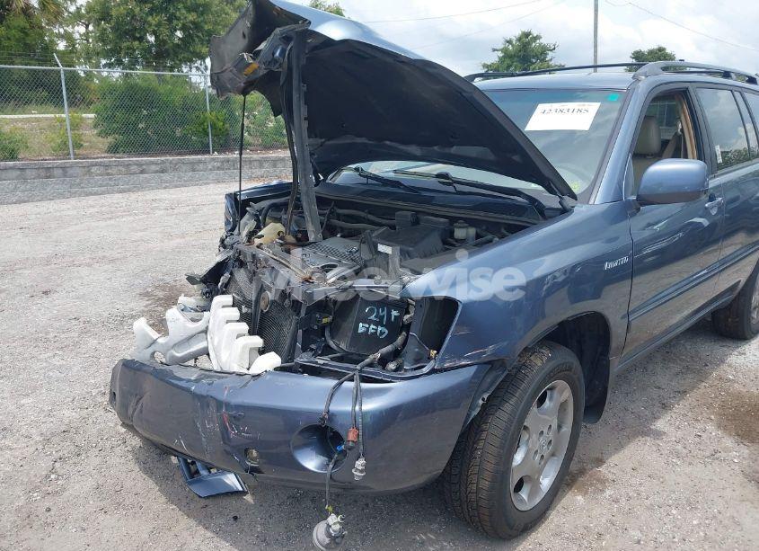 Photo 6 of 2005 Toyota Highlander LIMITED V6 (VIN JTEEP21A350128885)