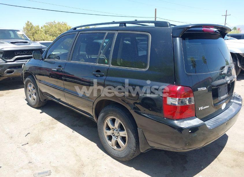 Photo 3 of 2005 Toyota Highlander V6 (VIN JTEEP21A350133164)