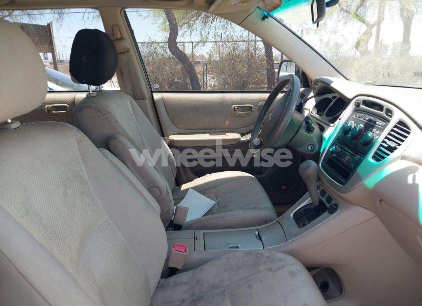 Photo 5 of 2005 Toyota Highlander V6 (VIN JTEEP21A350133164)