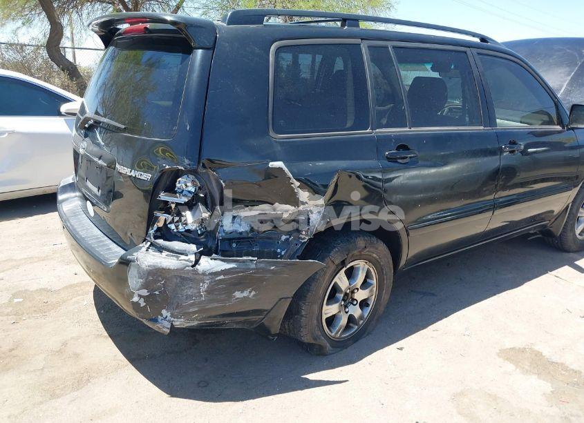 Photo 6 of 2005 Toyota Highlander V6 (VIN JTEEP21A350133164)