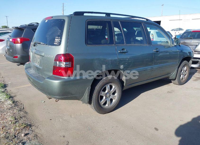 Photo 4 of 2005 Toyota Highlander V6 (VIN JTEEP21A450074383)