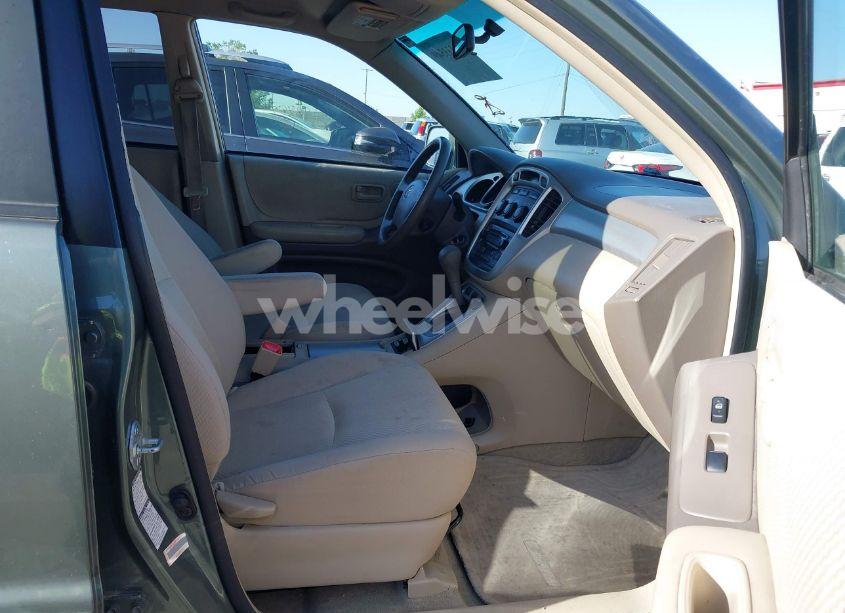 Photo 5 of 2005 Toyota Highlander V6 (VIN JTEEP21A450074383)