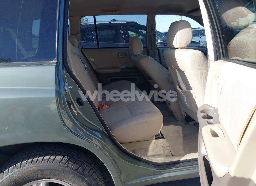 Photo 8 of 2005 Toyota Highlander V6 (VIN JTEEP21A450074383)