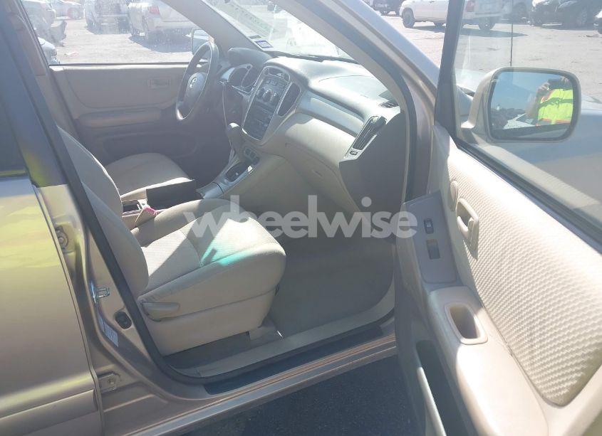 Photo 5 of 2006 Toyota Highlander V6 (VIN JTEEP21A460141050)