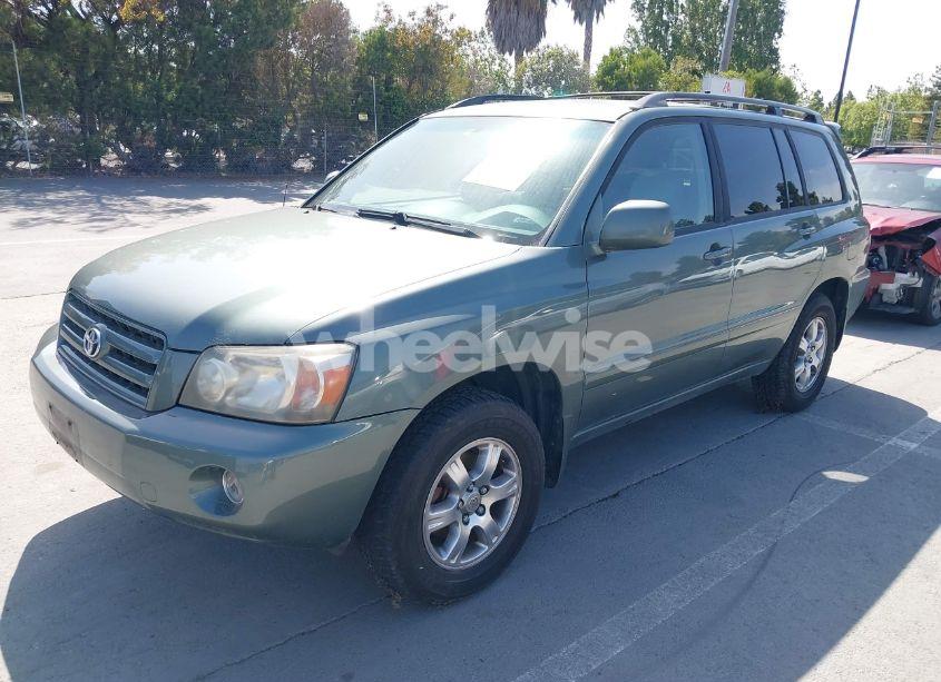 Photo 2 of 2005 Toyota Highlander V6 (VIN JTEEP21A550082010)