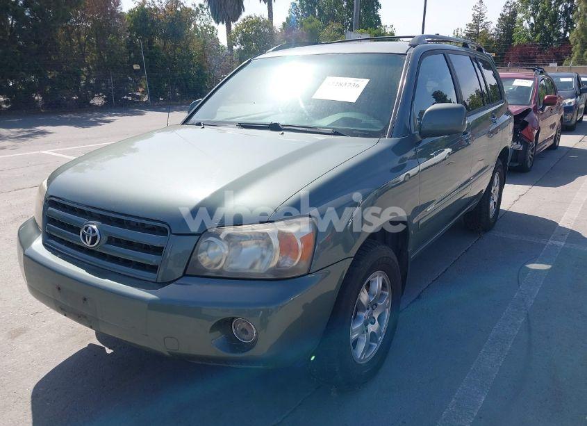 Photo 6 of 2005 Toyota Highlander V6 (VIN JTEEP21A550082010)