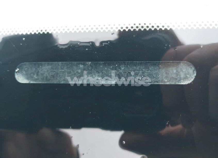 Photo 12 of 2005 Toyota Highlander V6 (VIN JTEEP21A650075969)