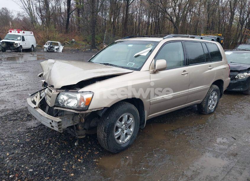 Photo 2 of 2005 Toyota Highlander V6 (VIN JTEEP21A650075969)