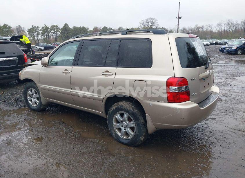 Photo 3 of 2005 Toyota Highlander V6 (VIN JTEEP21A650075969)