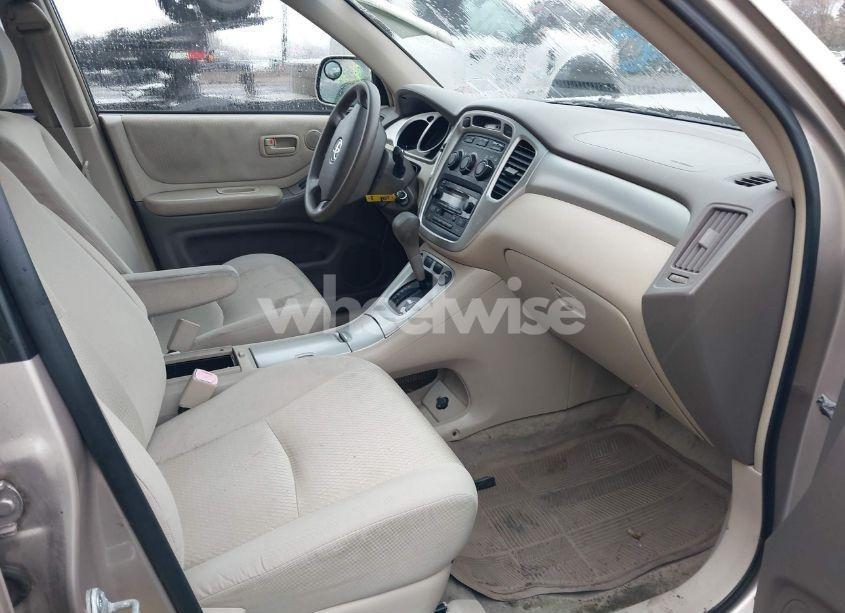 Photo 5 of 2005 Toyota Highlander V6 (VIN JTEEP21A650075969)