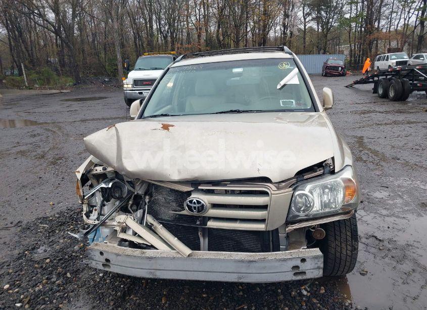 Photo 6 of 2005 Toyota Highlander V6 (VIN JTEEP21A650075969)