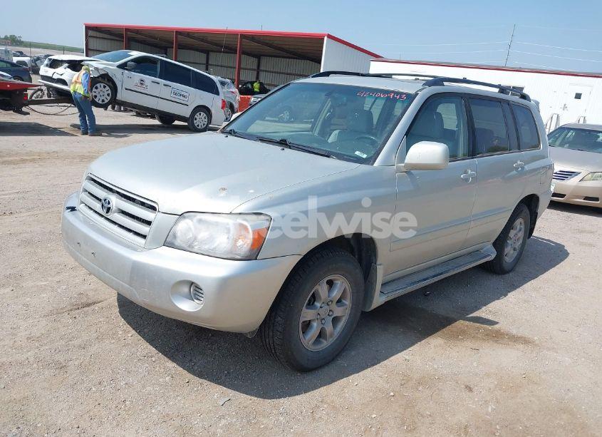 Photo 2 of 2005 Toyota Highlander V6 (VIN JTEEP21A650078502)