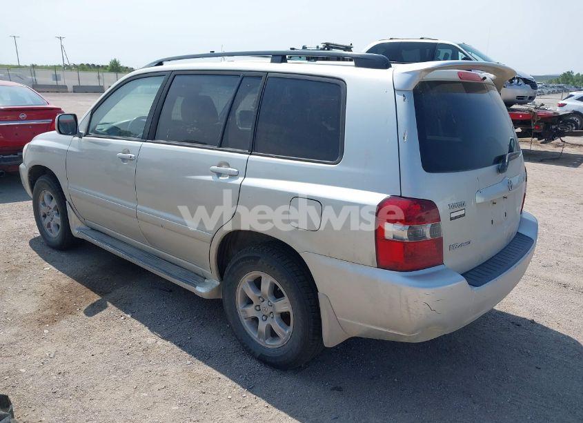 Photo 3 of 2005 Toyota Highlander V6 (VIN JTEEP21A650078502)