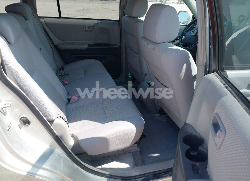 Photo 8 of 2005 Toyota Highlander V6 (VIN JTEEP21A650078502)