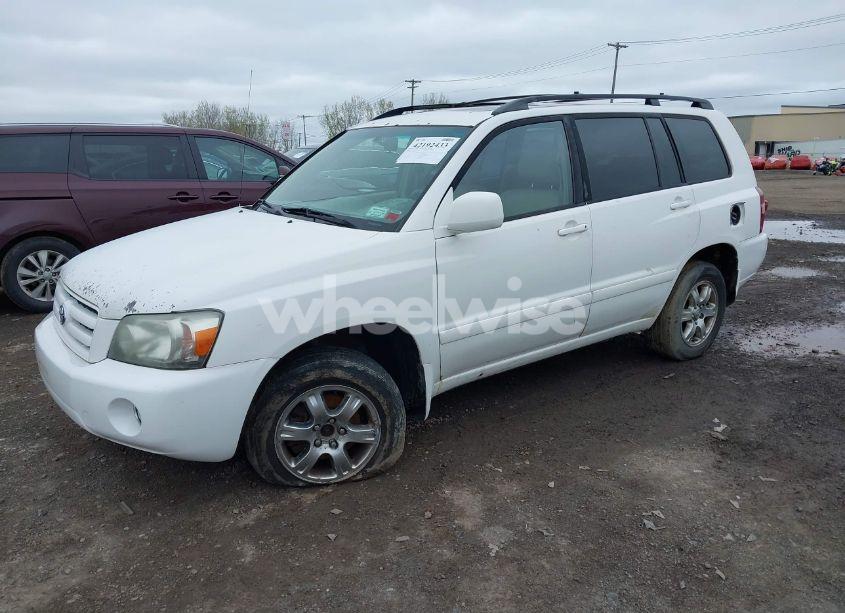 Photo 2 of 2005 Toyota Highlander V6 (VIN JTEEP21A750088746)