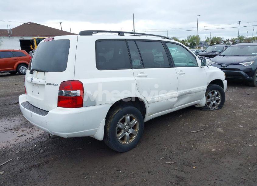 Photo 4 of 2005 Toyota Highlander V6 (VIN JTEEP21A750088746)