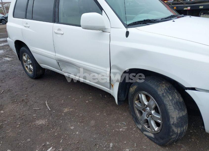 Photo 6 of 2005 Toyota Highlander V6 (VIN JTEEP21A750088746)