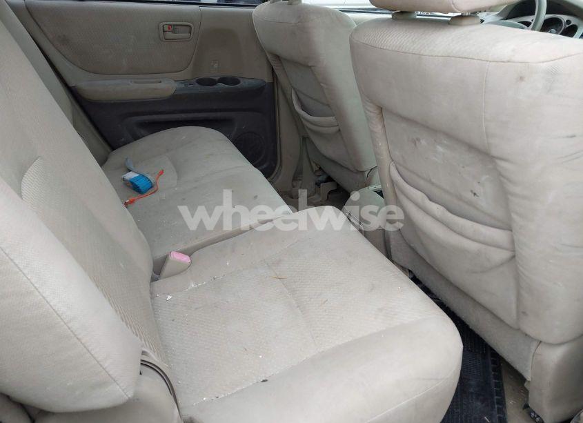 Photo 8 of 2005 Toyota Highlander V6 (VIN JTEEP21A750088746)