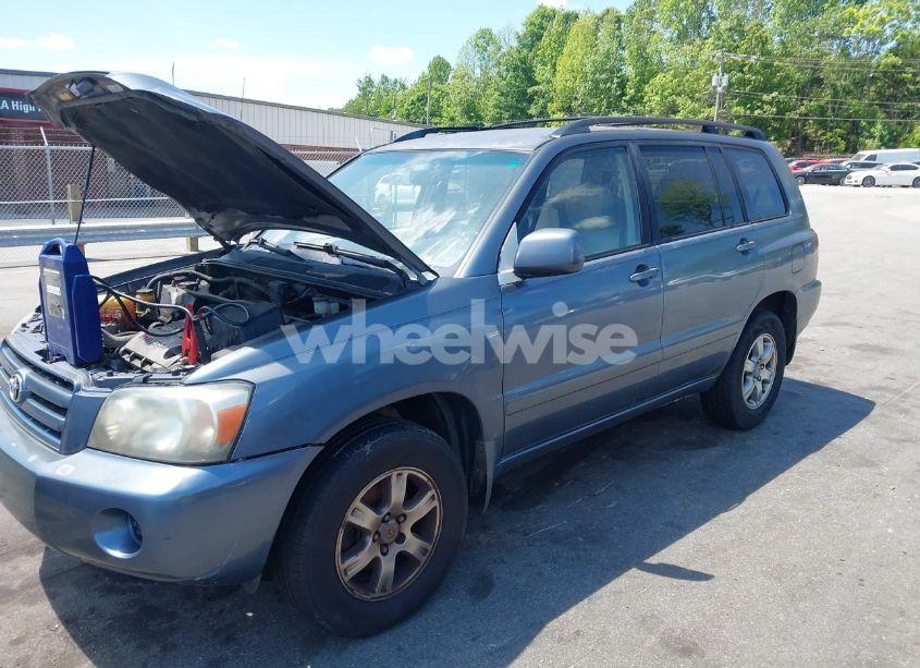 Photo 2 of 2005 Toyota Highlander V6 (VIN JTEEP21A750096989)