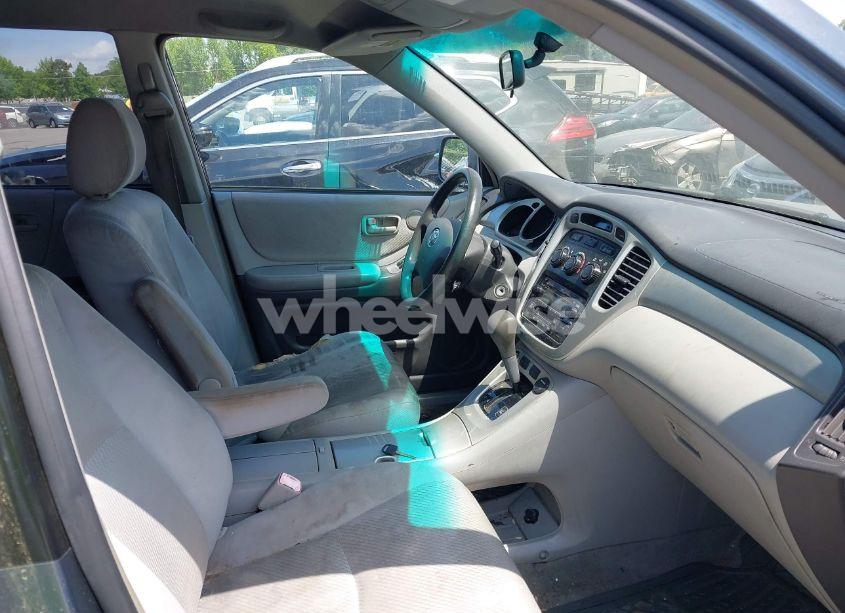 Photo 5 of 2005 Toyota Highlander V6 (VIN JTEEP21A750096989)