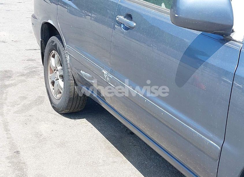 Photo 6 of 2005 Toyota Highlander V6 (VIN JTEEP21A750096989)