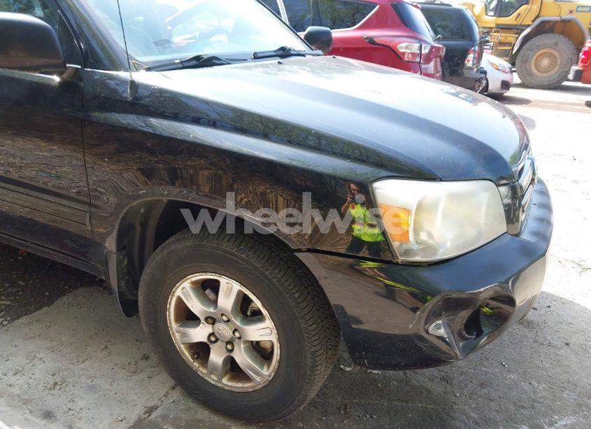 Photo 13 of 2005 Toyota Highlander V6 (VIN JTEEP21A750124824)