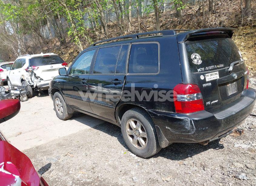 Photo 3 of 2005 Toyota Highlander V6 (VIN JTEEP21A750124824)